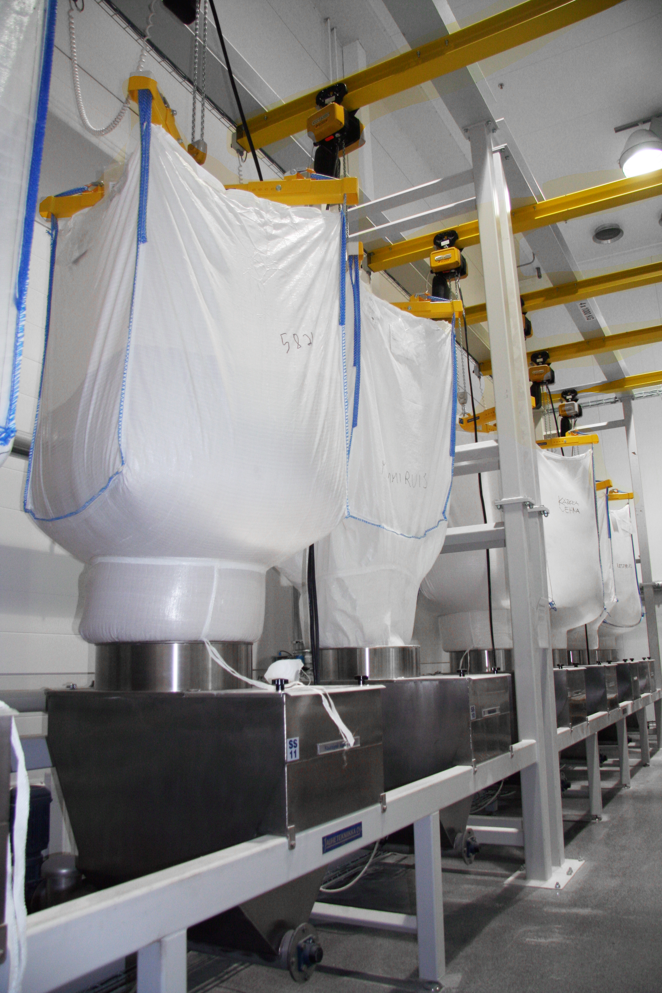 Automated Ingredient dosing solutions for the automatic mixer