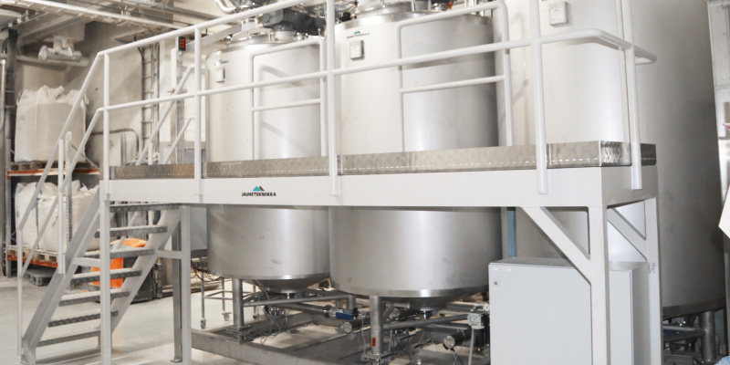 Sour dough tanks for rye sour dough with service platform